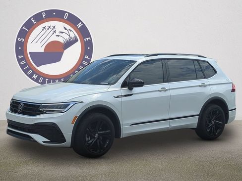 Used 2023 Volkswagen Tiguan SE R-Line FWD image 2