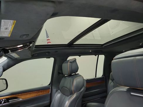 Used 2022 Jeep Grand Wagoneer Series II w/ Convenience Group III image 6