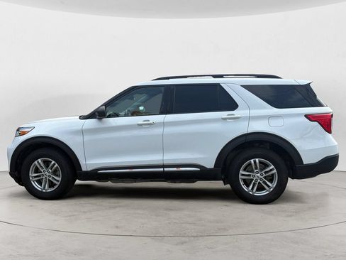Used 2022 Ford Explorer XLT AWD/4WD image 6