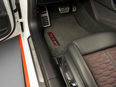 Used 2025 Audi RS 6 performance image 17