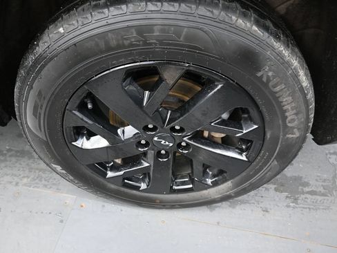 Used 2023 Kia Sorento S AWD/4WD image 9