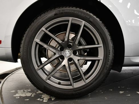 Certified 2026 Porsche Macan Turbo AWD/4WD image 18