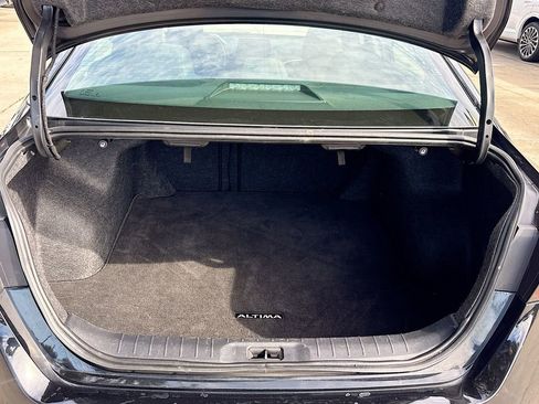 Used 2024 Nissan Altima 2.5 SV image 24