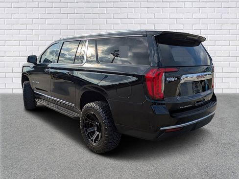 Used 2023 GMC Yukon XL SLT w/ SLT Premium Package image 3