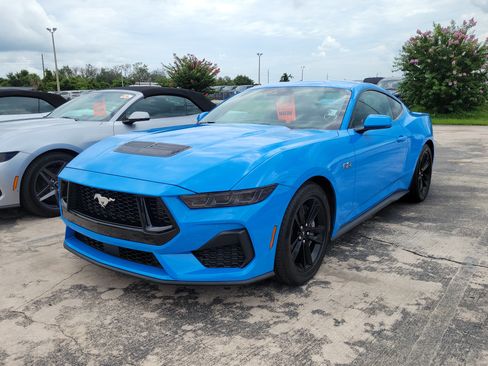 Used 2025 Ford Mustang GT RWD image 3