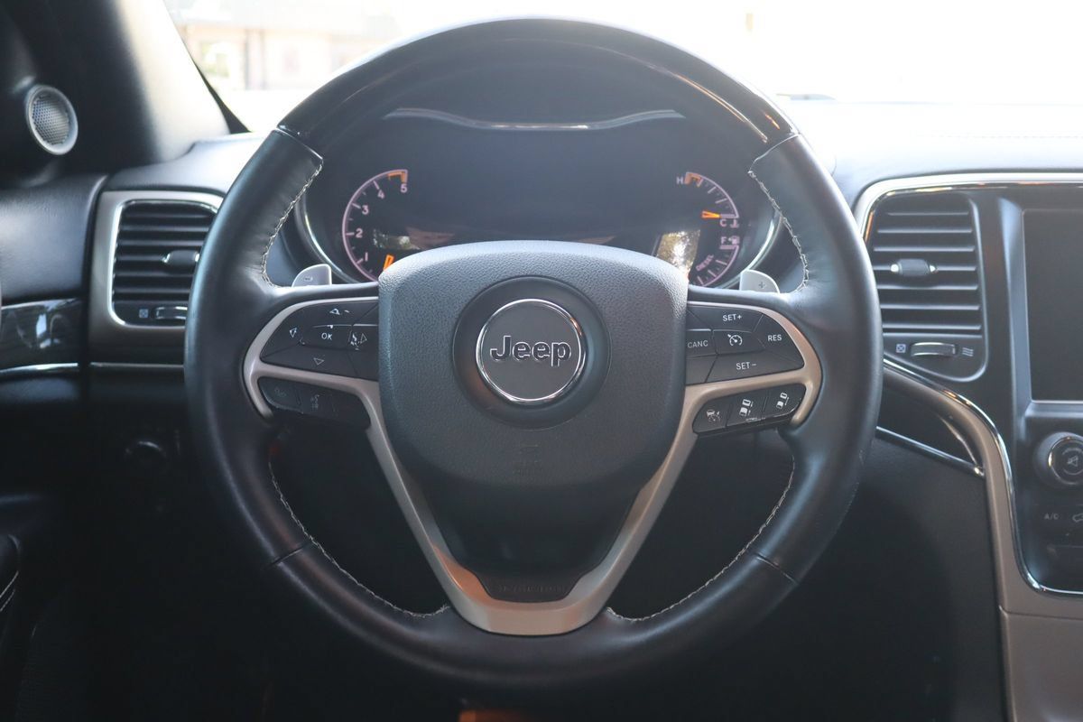 Used 2014 Jeep Grand Cherokee Overland w/ Advanced Technology Group AWD/4WD image 18