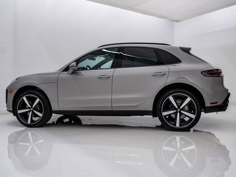Certified 2026 Porsche Macan AWD/4WD image 2