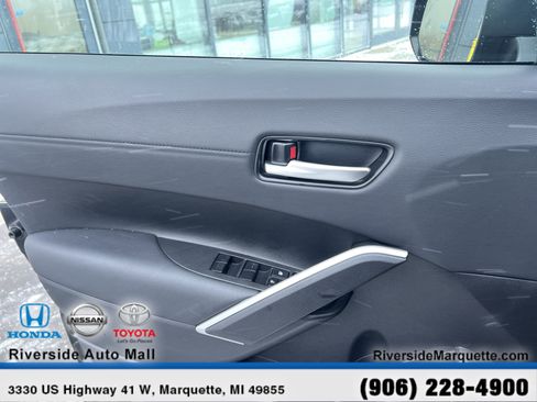 Used 2022 Toyota Corolla Cross XLE image 24