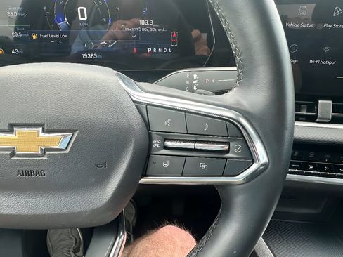 Used 2025 Chevrolet Equinox LT FWD image 25