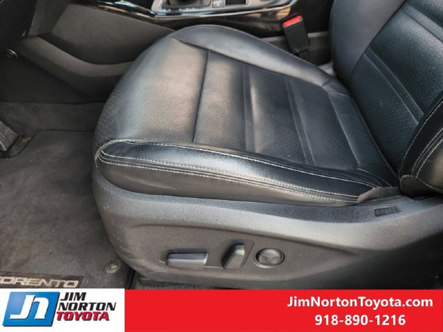 Used 2017 Kia Sorento EX w/ EX Premium Package FWD image 25