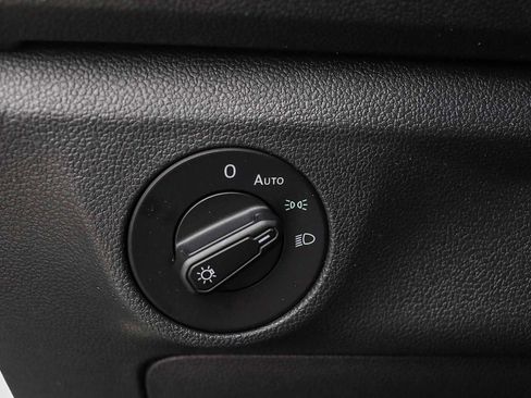 Used 2020 Volkswagen Jetta SE w/ SE Cold Weather Package image 23