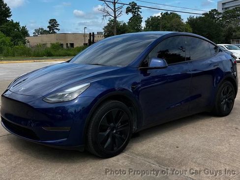 Used 2025 Tesla Model Y Long Range RWD image 12