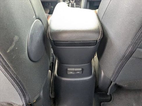 Used 2020 Nissan Kicks SR FWD image 17