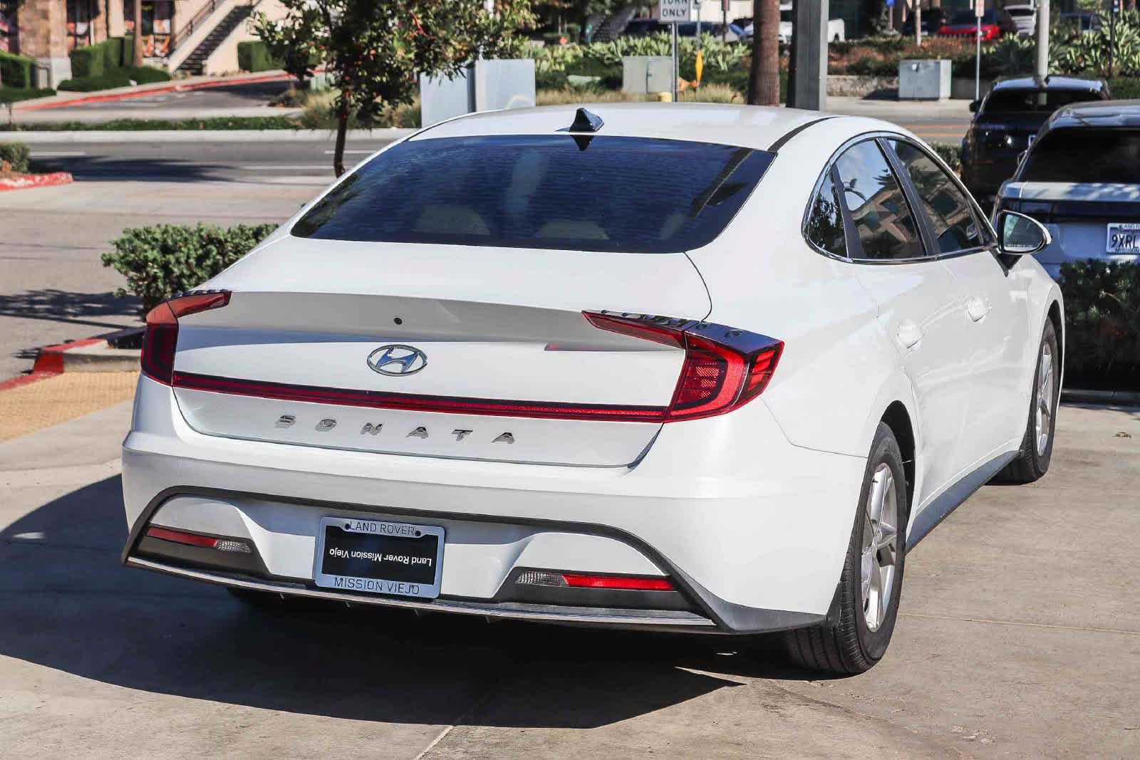 Used 2021 Hyundai Sonata SE w/ Preferred Accessory Package FWD image 6