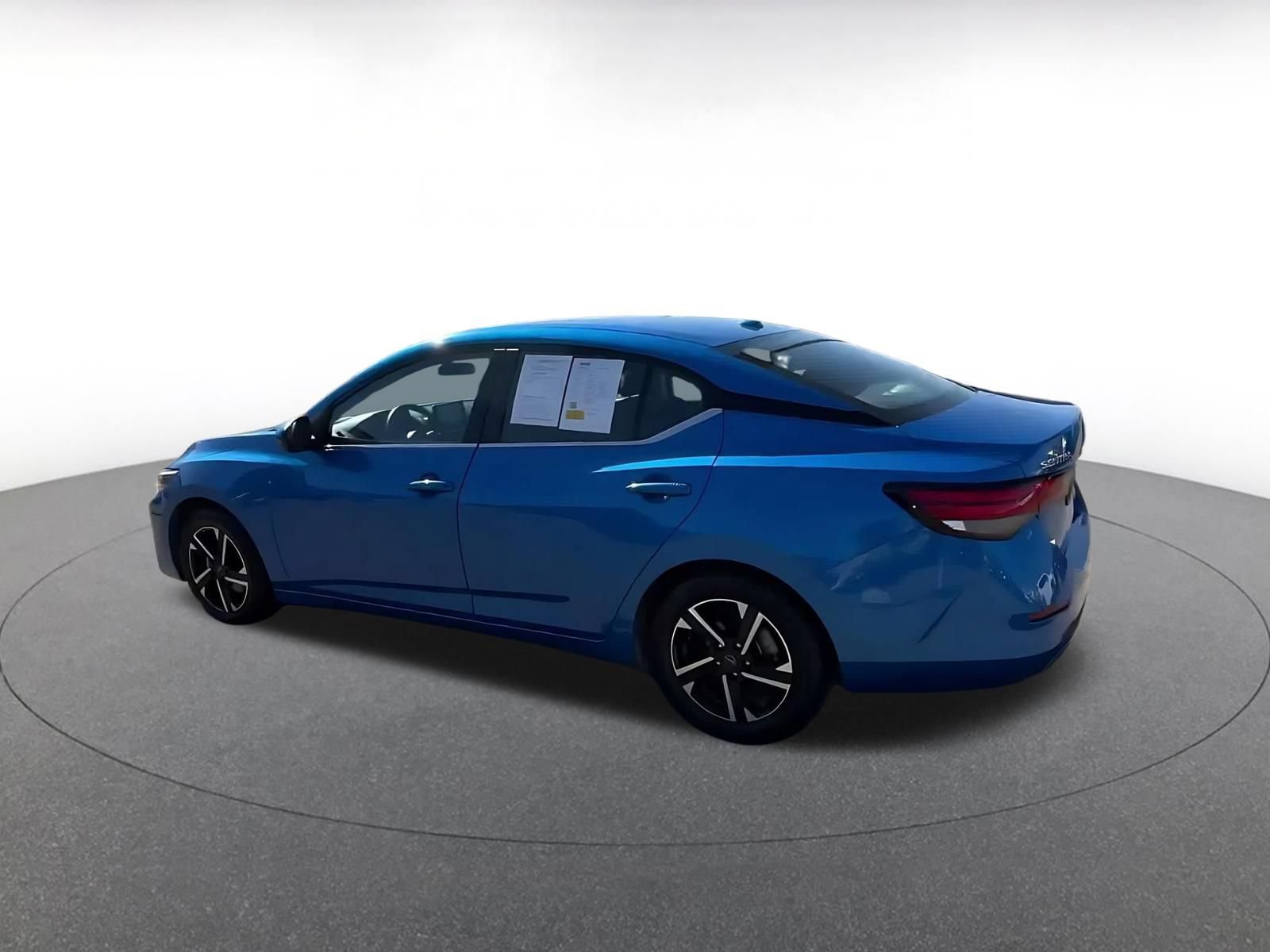 Used 2025 Nissan Sentra SV FWD image 9