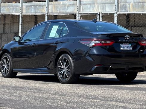 Used 2022 Toyota Camry SE FWD image 8