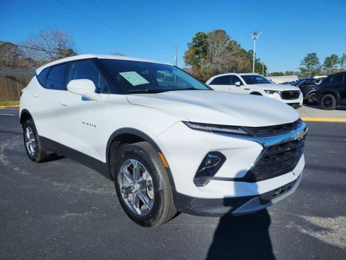 Used 2025 Chevrolet Blazer LT FWD image 1