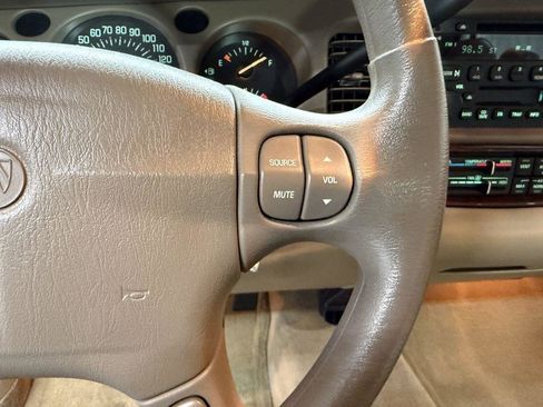 Used 2005 Buick Le Sabre Custom image 32