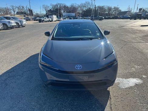 Used 2025 Toyota Prius LE image 3