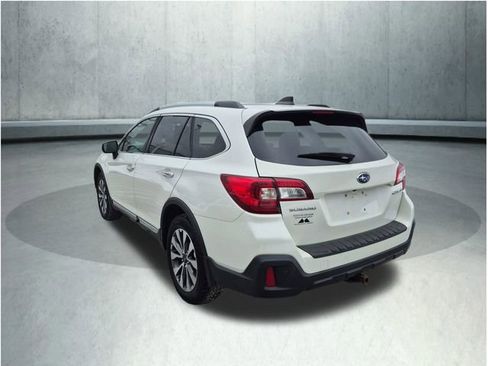 Used 2018 Subaru Outback 2.5i Touring image 6