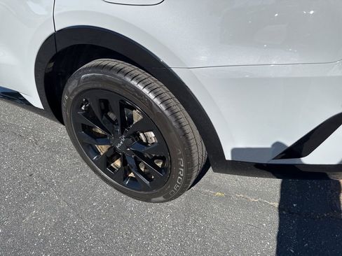 Used 2023 Kia Sorento SX image 8