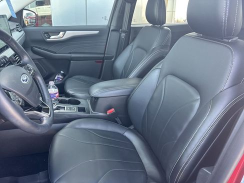 Used 2025 Ford Escape Platinum w/ Premium Technology Package image 7