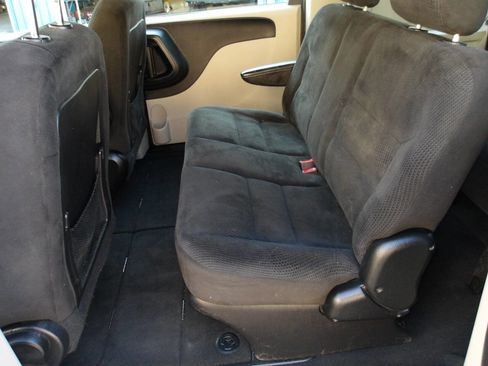 Used 2016 Dodge Grand Caravan American Value Package image 19