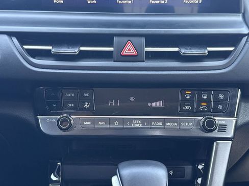 Used 2024 Kia Seltos EX AWD/4WD image 17