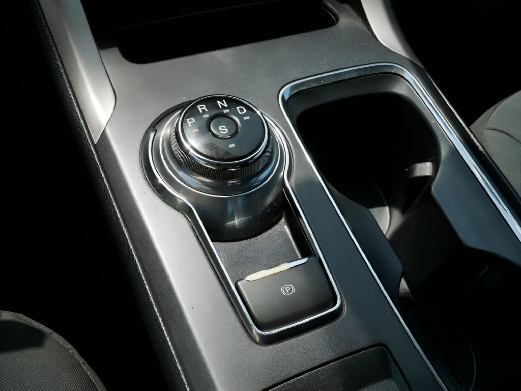 Used 2019 Ford Fusion SE FWD image 25