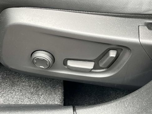 Used 2025 Volvo XC40 B5 Plus w/ Protection Package Premier image 26