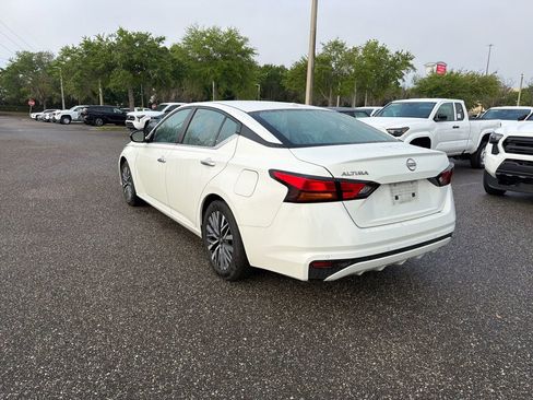 Used 2025 Nissan Altima 2.5 SV image 3