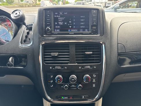 Used 2017 Dodge Grand Caravan SXT FWD image 33
