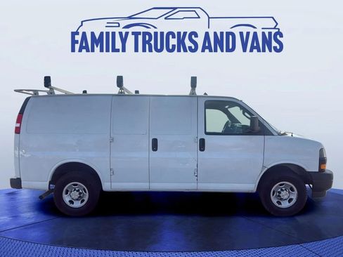 Used 2023 Chevrolet Express 3500 w/ Driver Convenience Package image 6