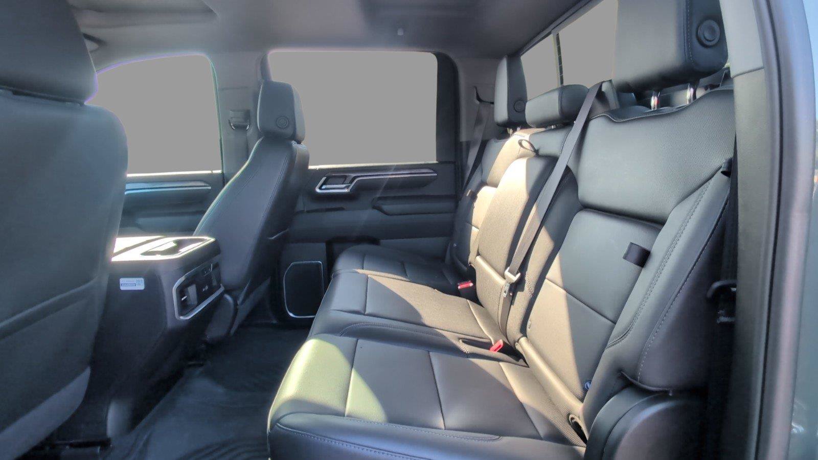 Used 2025 Chevrolet Silverado 2500 LTZ w/ LTZ Convenience Package AWD/4WD image 36