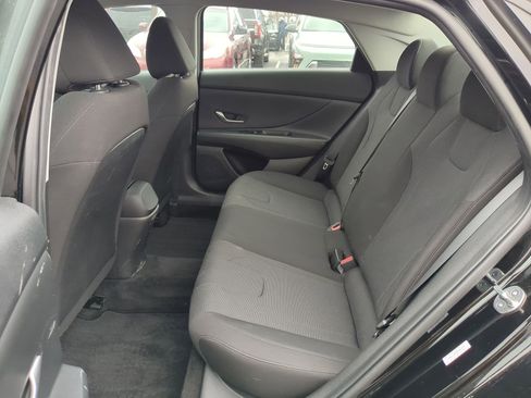 Certified 2023 Hyundai Elantra SE image 27