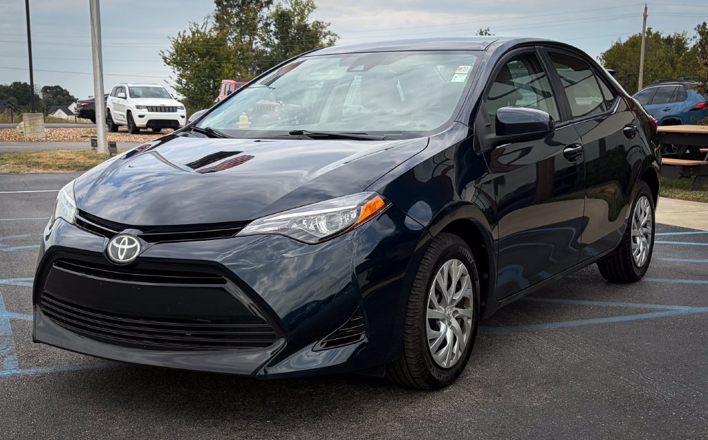 Used 2018 Toyota Corolla LE FWD image 16