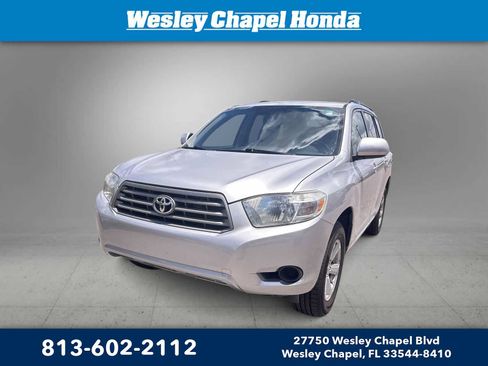 Used 2010 Toyota Highlander 2WD w/ Convenience Pkg image 1
