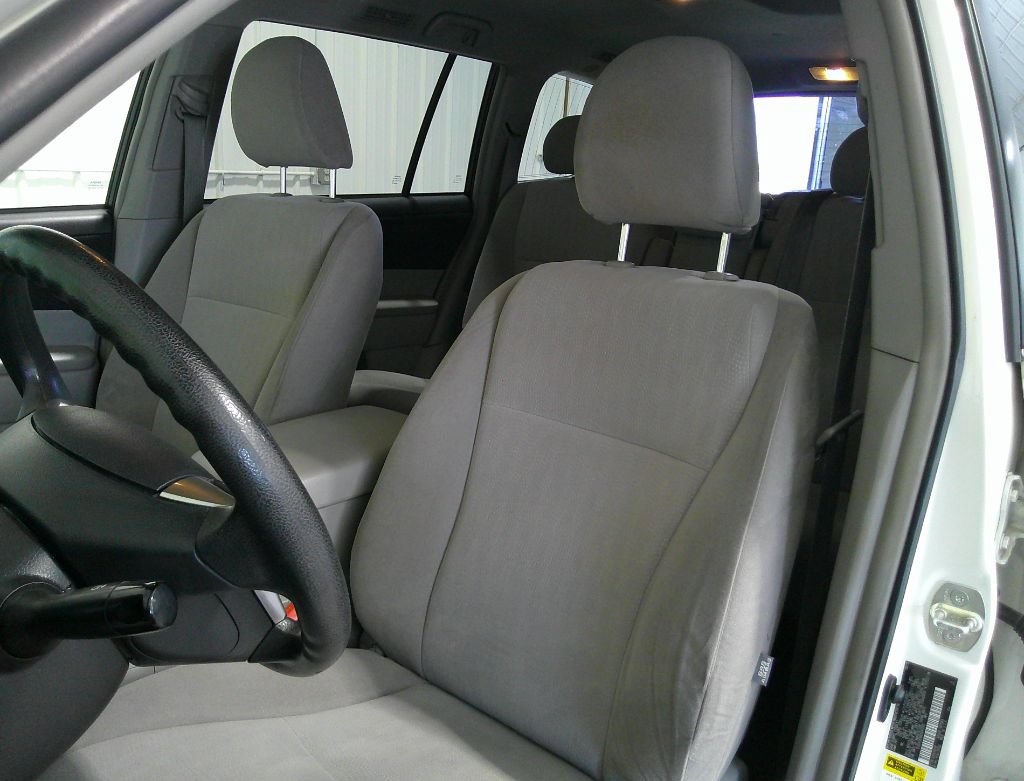 Used 2013 Toyota Highlander Plus FWD image 19