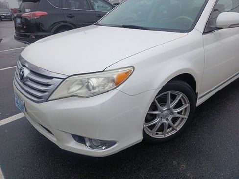 Used 2011 Toyota Avalon Limited image 1
