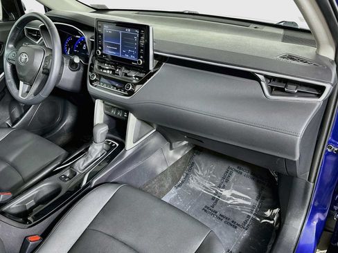 Used 2022 Toyota Corolla Cross XLE w/ Convenience Package FWD image 27
