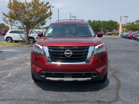 Used 2024 Nissan Pathfinder SL w/ SL Premium Package FWD image 3