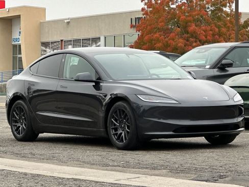 Used 2025 Tesla Model 3 image 9