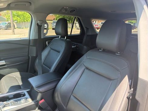 Used 2024 Ford Explorer XLT w/ Equipment Group 202A AWD/4WD image 23