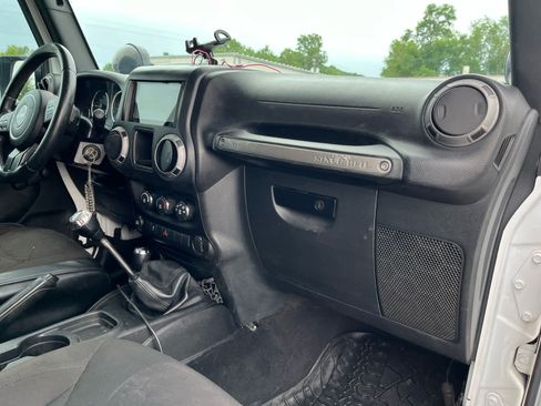 Used 2016 Jeep Wrangler Unlimited Sport w/ Max Tow Package AWD/4WD image 28