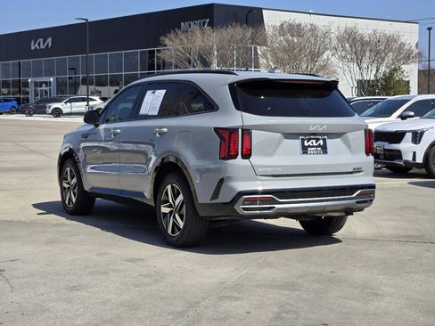 Certified 2023 Kia Sorento EX image 3
