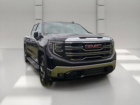 Used 2022 GMC Sierra 1500 SLT w/ SLT Premium Package AWD/4WD image 3