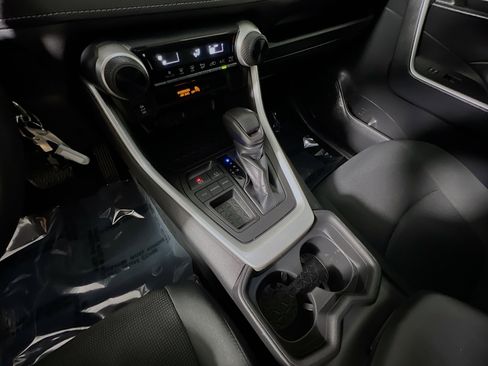 Used 2021 Toyota RAV4 LE image 25