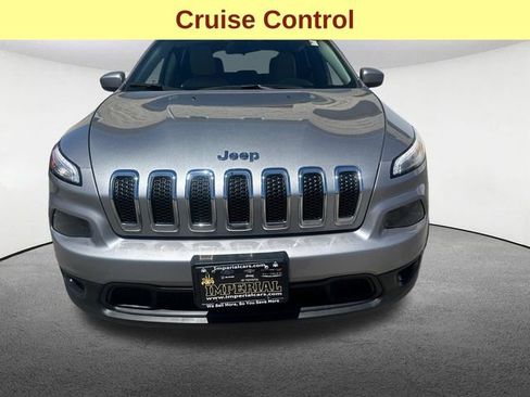 Used 2016 Jeep Cherokee Latitude w/ Cold Weather Group AWD/4WD image 4