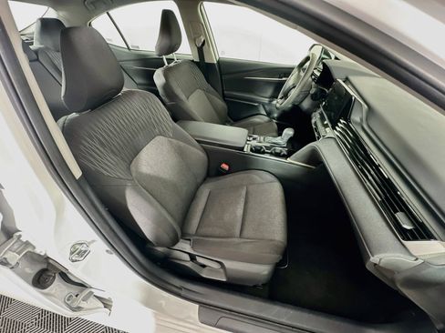 Used 2025 Toyota Camry LE FWD image 31