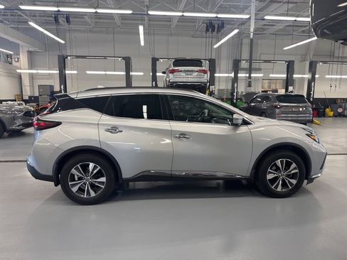 Used 2019 Nissan Murano SV w/ Premium Package image 2